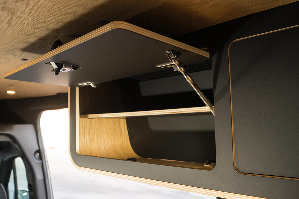 VanMe Camperausbau Hatch springs secure the flaps without putting pressure on the hinges Black lever lock to secure the flaps, drawers and doors 