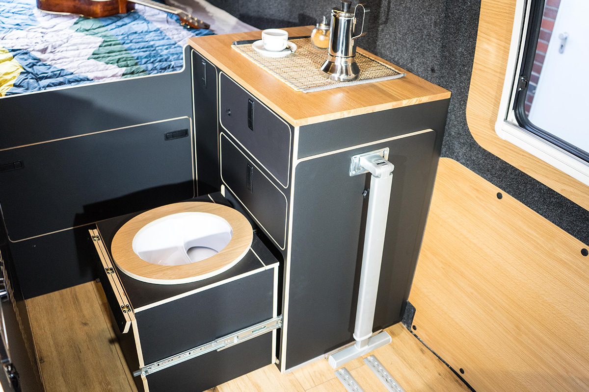 VanMe Camperausbau Dry separation toilet integrated in the furniture and extendable 