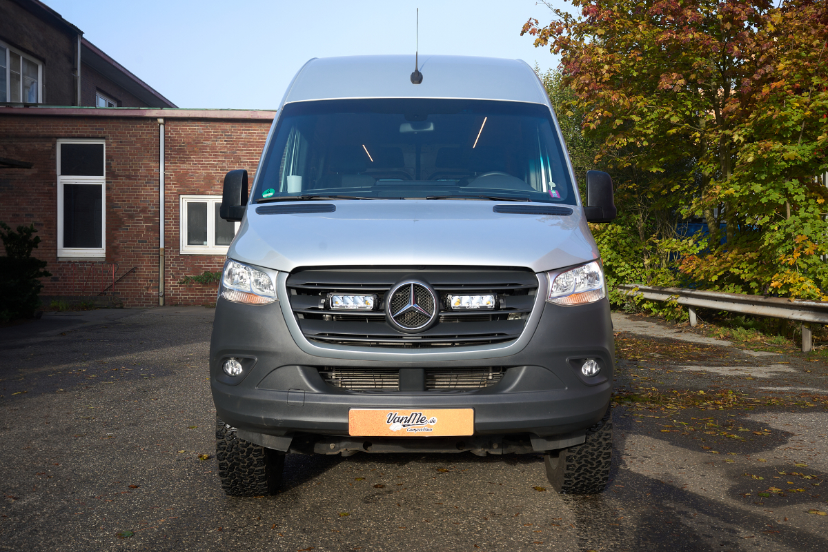 VanMe Camperausbau Lazer Light RRR750 LED- Fernscheinwerfer im Kühlergrill. Zuschaltbar vom Cockpit. 