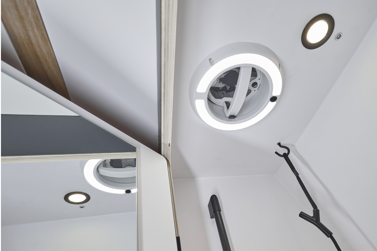 VanMe Camperausbau Maxx Dome mushroom ventilator in the bathroom for sufficient ventilation and additional light. 