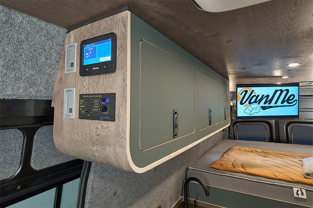 VanMe Camperausbau Truma Kombi 6 E control panel for cozy warmth and hot water. 